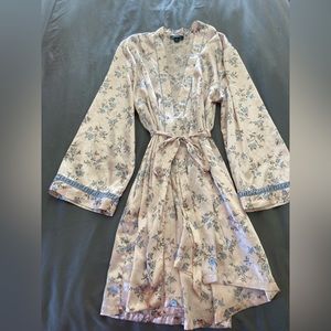 Jones New York satin like robe